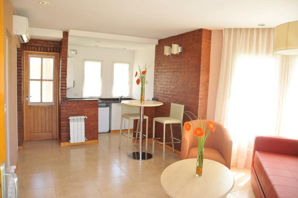 Antu Malal Hotel Plaza Huincul Exterior photo