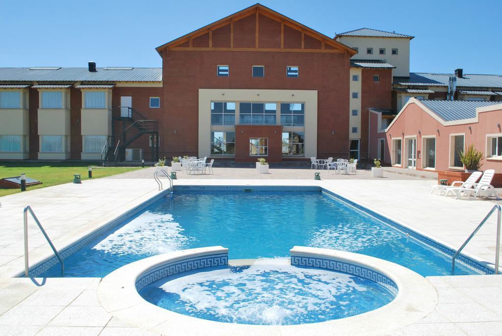 Antu Malal Hotel Plaza Huincul Exterior photo