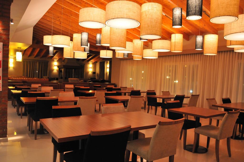 Antu Malal Hotel Plaza Huincul Exterior photo