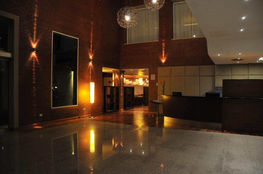 Antu Malal Hotel Plaza Huincul Exterior photo