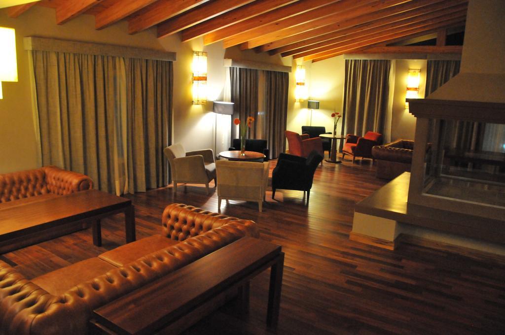 Antu Malal Hotel Plaza Huincul Exterior photo
