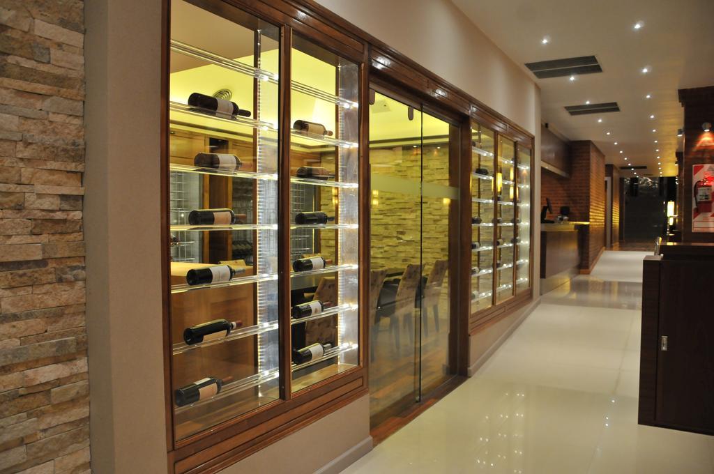 Antu Malal Hotel Plaza Huincul Exterior photo