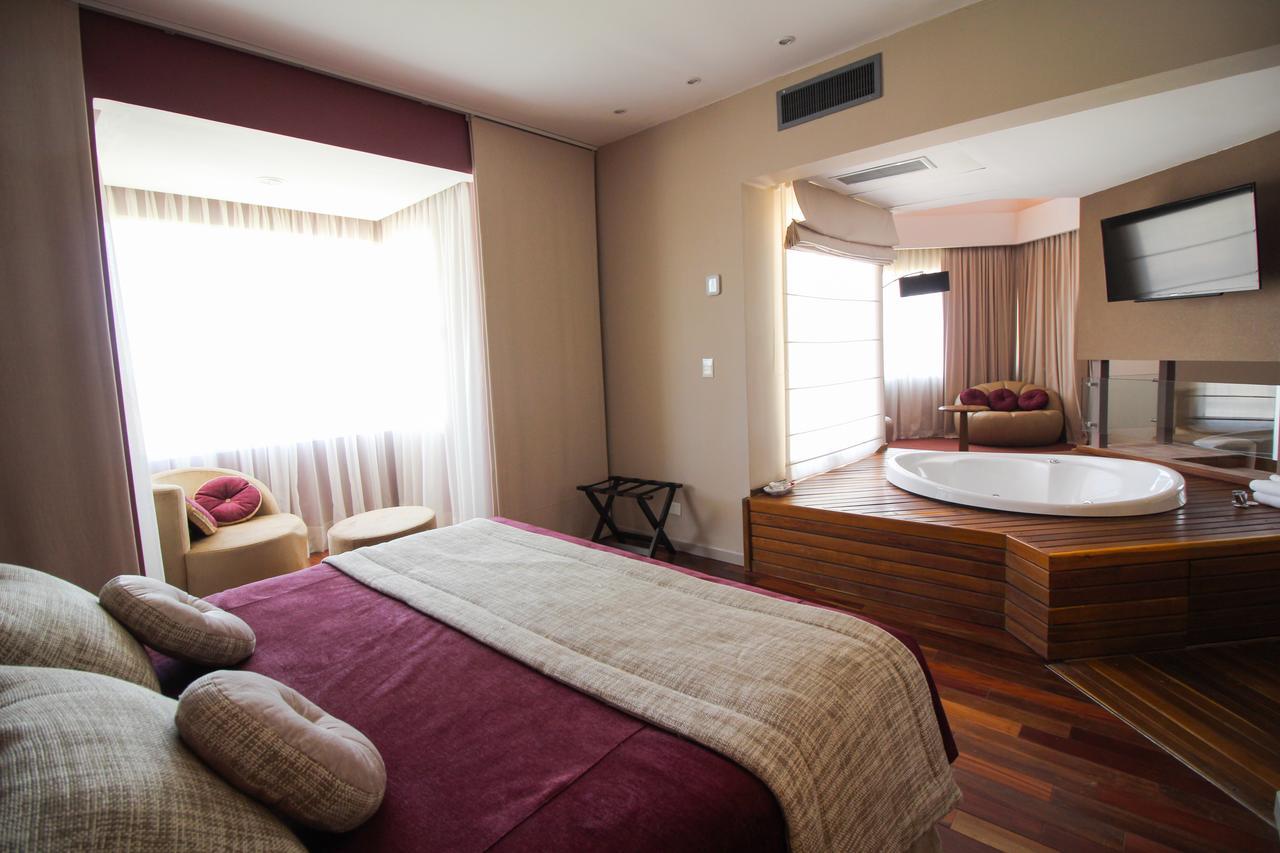 Antu Malal Hotel Plaza Huincul Exterior photo