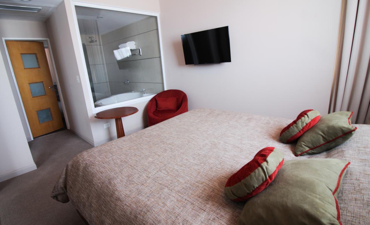 Antu Malal Hotel Plaza Huincul Exterior photo