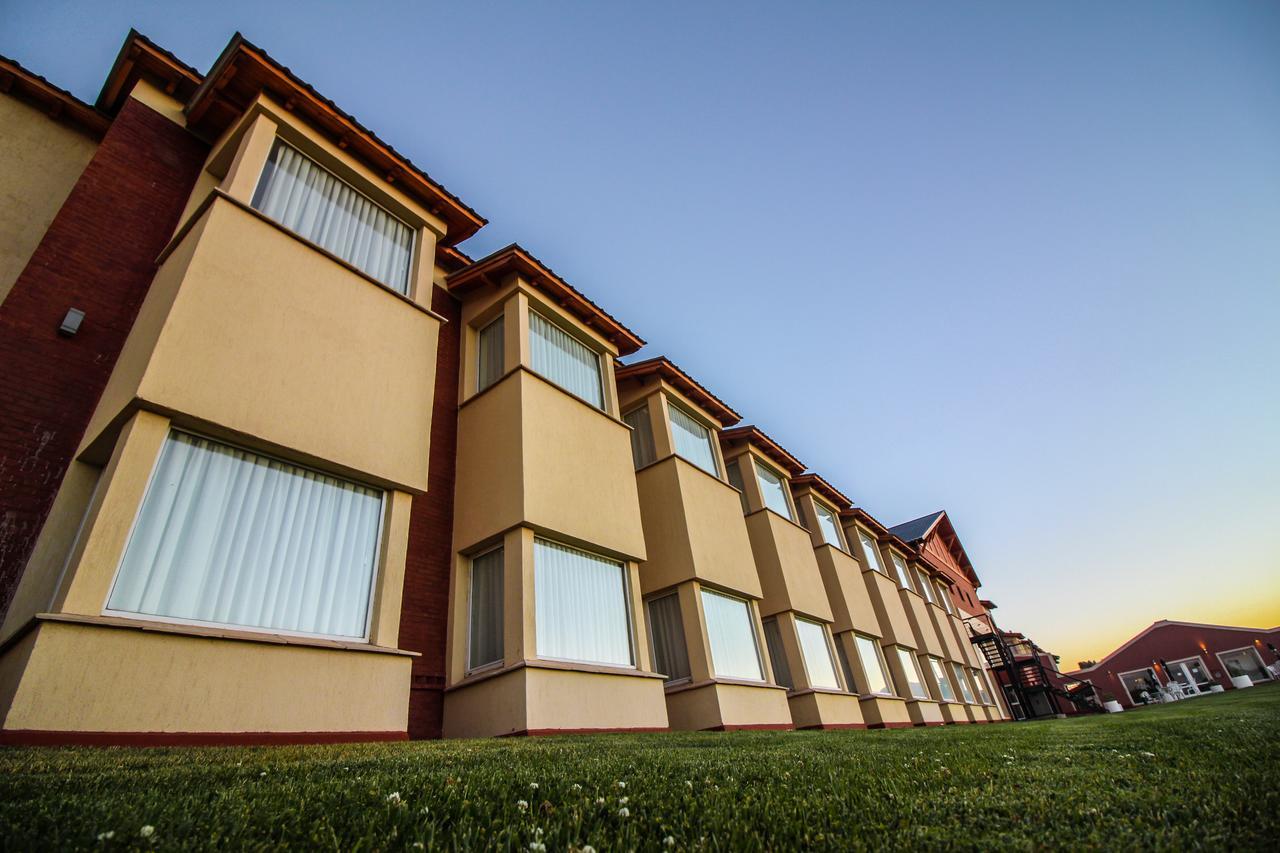 Antu Malal Hotel Plaza Huincul Exterior photo