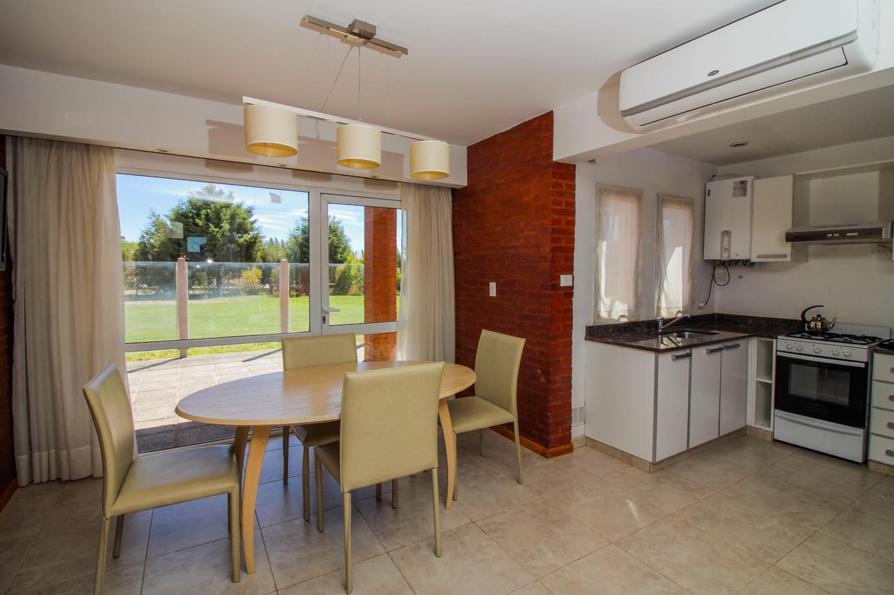 Antu Malal Hotel Plaza Huincul Exterior photo