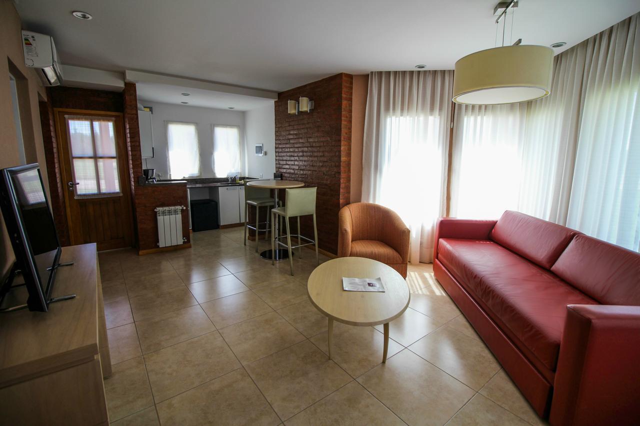 Antu Malal Hotel Plaza Huincul Exterior photo